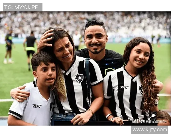 拥有两个女儿的足球巨星如何平衡家庭与职业生涯的挑战与成功