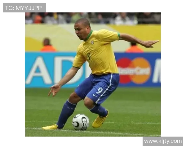 独步绿茵：一人一国的足球传奇与荣耀之路